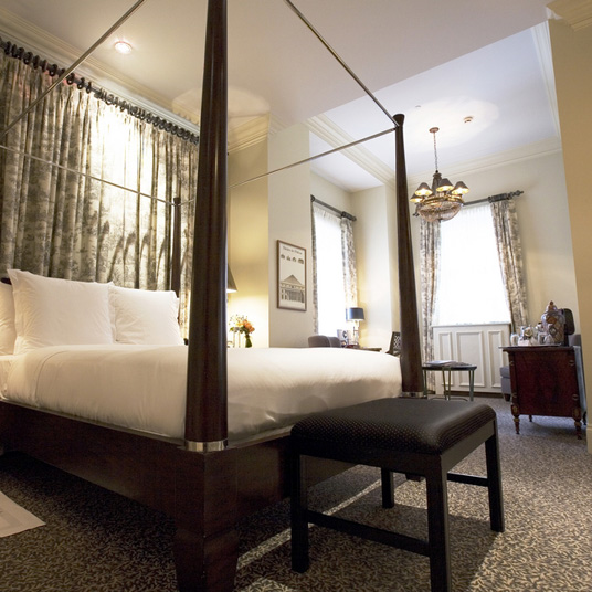 Le St James Hotel