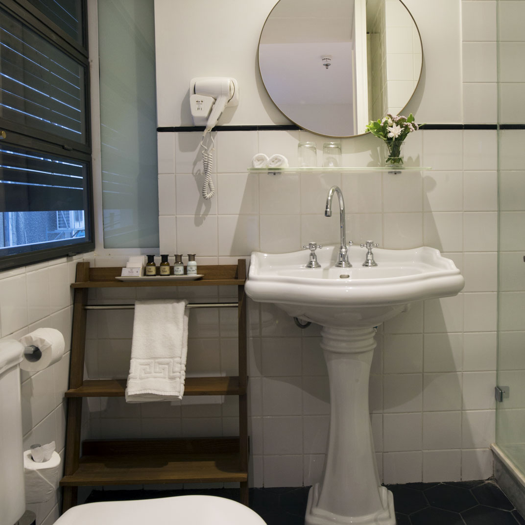 Lily & Bloom Hotel