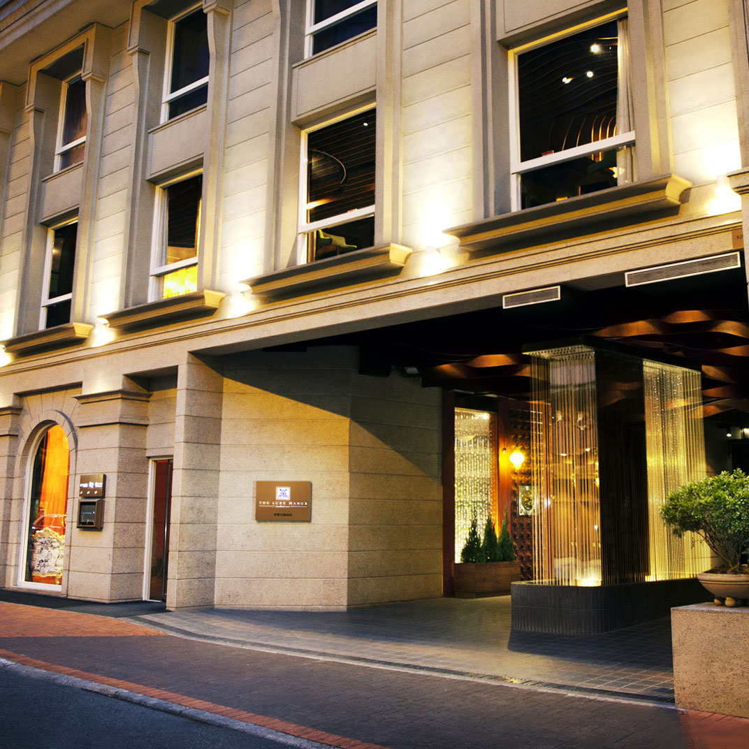 The Luxe Manor