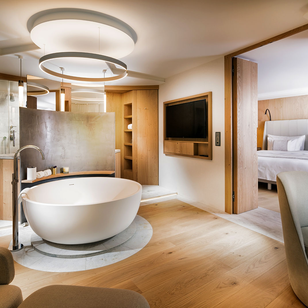 7132 Hotel