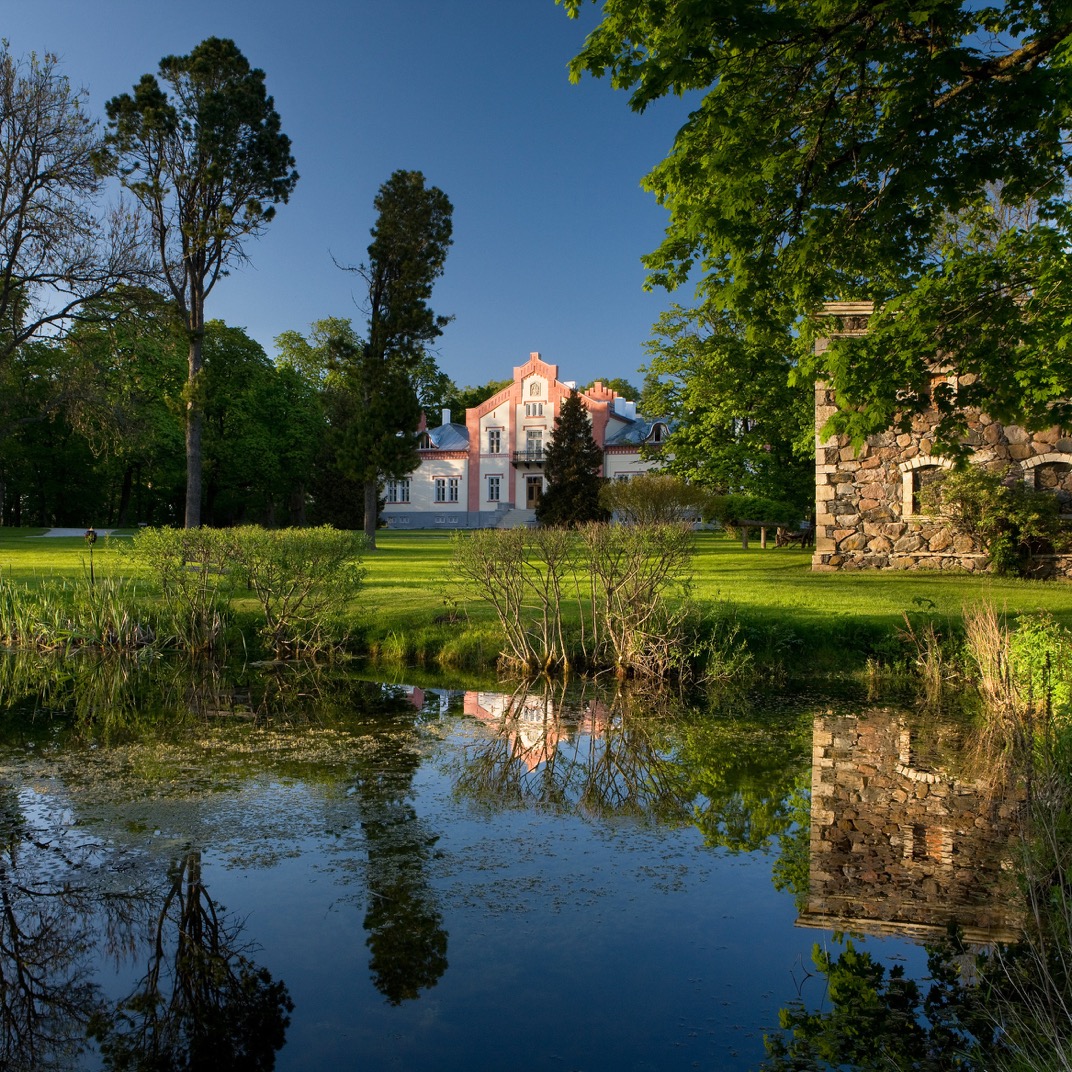 Padaste Manor