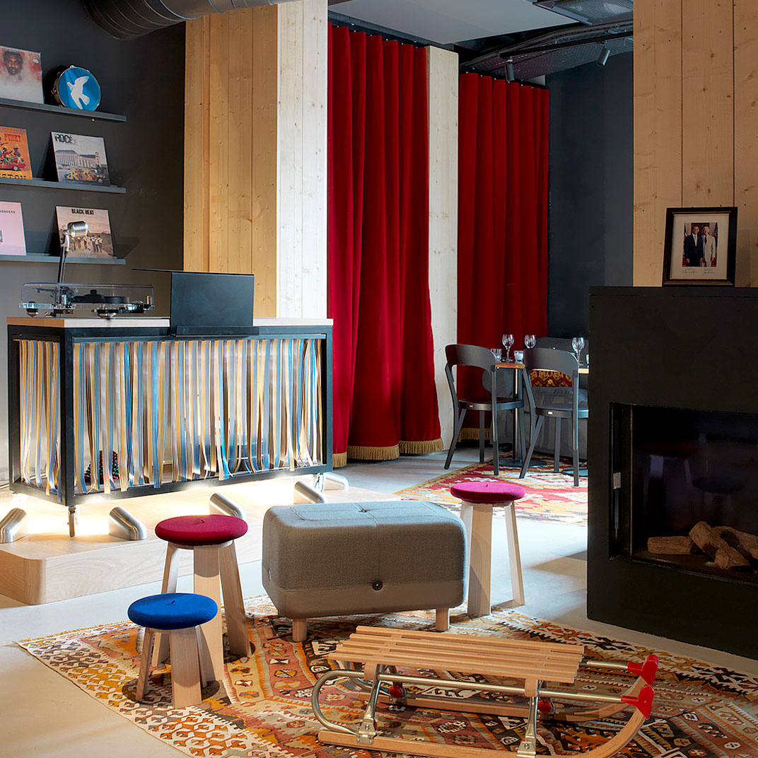 Mob Hotel Paris Les Puces