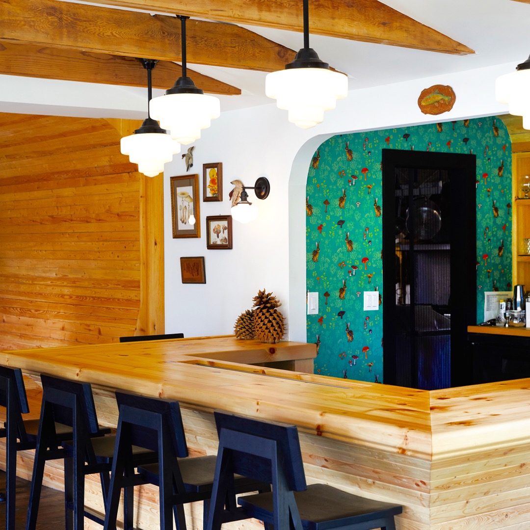 Eastwind - Hotel & Bar