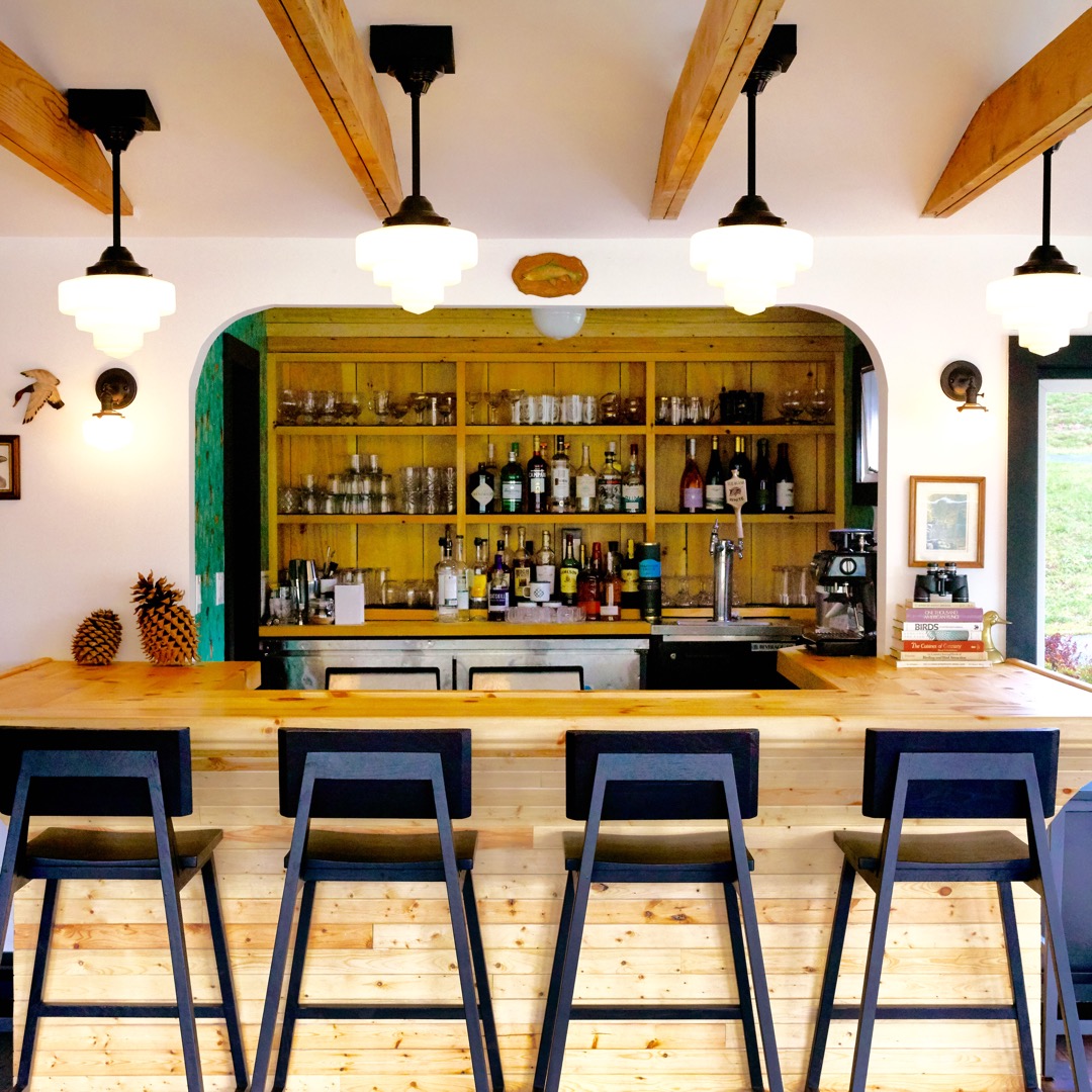 Eastwind - Hotel & Bar